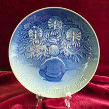 Load image into Gallery viewer, Bing & Grondahl Copenhagen Christmas Plates 42510023
