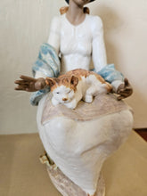 Load image into Gallery viewer, Lladro Daisa Women Girl with Resting Cat 1994
