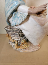 Load image into Gallery viewer, Lladro Daisa Women Girl with Resting Cat 1994