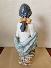 Load image into Gallery viewer, Lladro Daisa Women Girl with Resting Cat 1994