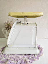 Load image into Gallery viewer, American Family Kitchen Scale Yellow 25 lbs Working Condition 42504
