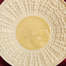 Load image into Gallery viewer, Irish Belleek Tridacna 6-inch Small Plate 42407