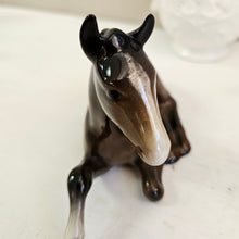 Load image into Gallery viewer, Beswick Horse Figurine – Lying Foal, Glossy Brown Bay Model #1813 023