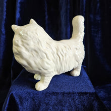 Load image into Gallery viewer, Beswick Persian White Cat Green Eyes Standing 25 08