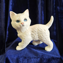 Load image into Gallery viewer, Beswick White Persian Kitten 25 08
