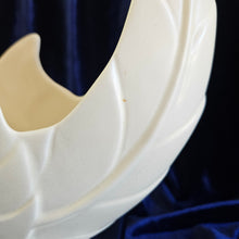 Load image into Gallery viewer, Beswick Ware Posey Flower Basket Planter #42507