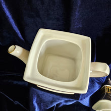 Load image into Gallery viewer, Sadler “17th Century Cottage" Teapot #001