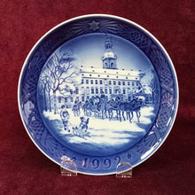 Load image into Gallery viewer, Bing & Grondahl Copenhagen Christmas Plates 42412