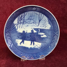 Load image into Gallery viewer, Bing & Grondahl Copenhagen Christmas Plates 42412