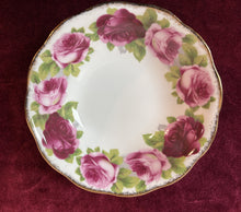 Load image into Gallery viewer, Royal Albert Old English Rose Fruit Bowl 42411