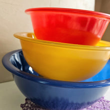Load image into Gallery viewer, 1980’s Primary Colors Clear Bottom Mixing Bowl Set 42505