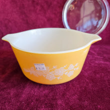 Load image into Gallery viewer, Pyrex Butterfly Gold Casserole Lidded Dish 1.5 L 42506