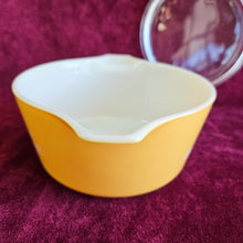 Load image into Gallery viewer, Pyrex Butterfly Gold Casserole Lidded Dish 1.5 L 42506