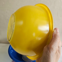 Load image into Gallery viewer, 1980’s Primary Colors Clear Bottom Mixing Bowl Set 42505
