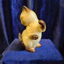 Load image into Gallery viewer, Goebel Siamese Cat 42508
