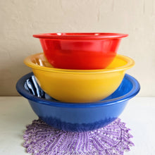 Load image into Gallery viewer, 1980’s Primary Colors Clear Bottom Mixing Bowl Set 42505