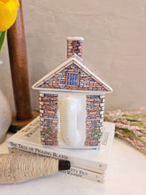 Load image into Gallery viewer, Sadler 17th Century Cottage-English Country Houses Teapot 001