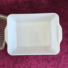 Load image into Gallery viewer, Pyrex Friendship Casserole Lidded Dish 1 ½ QT 42505