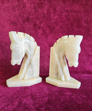 Load image into Gallery viewer, Marble Horse Head Bookends 42508