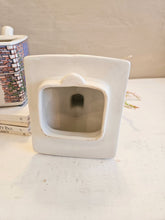 Load image into Gallery viewer, Sadler 17th Century Cottage-English Country Houses Teapot 001