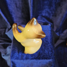 Load image into Gallery viewer, Goebel Siamese Cat 42508