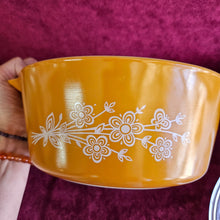 Load image into Gallery viewer, Pyrex Butterfly Gold Casserole Lidded Dish 2.5 L 42506