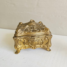 Load image into Gallery viewer, Jenning Brothers Art Nouveau Brass Tone Jewelry Casket 42505