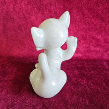 Load image into Gallery viewer, Figaro Porcelain Walt Disney Productions Figurine25 08