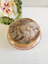 Load image into Gallery viewer, Pink Glass Powder Dish with Lid 42501