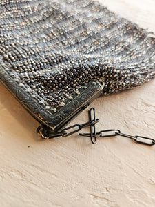 42401 Art Deco Silver Beaded Flapper Purse