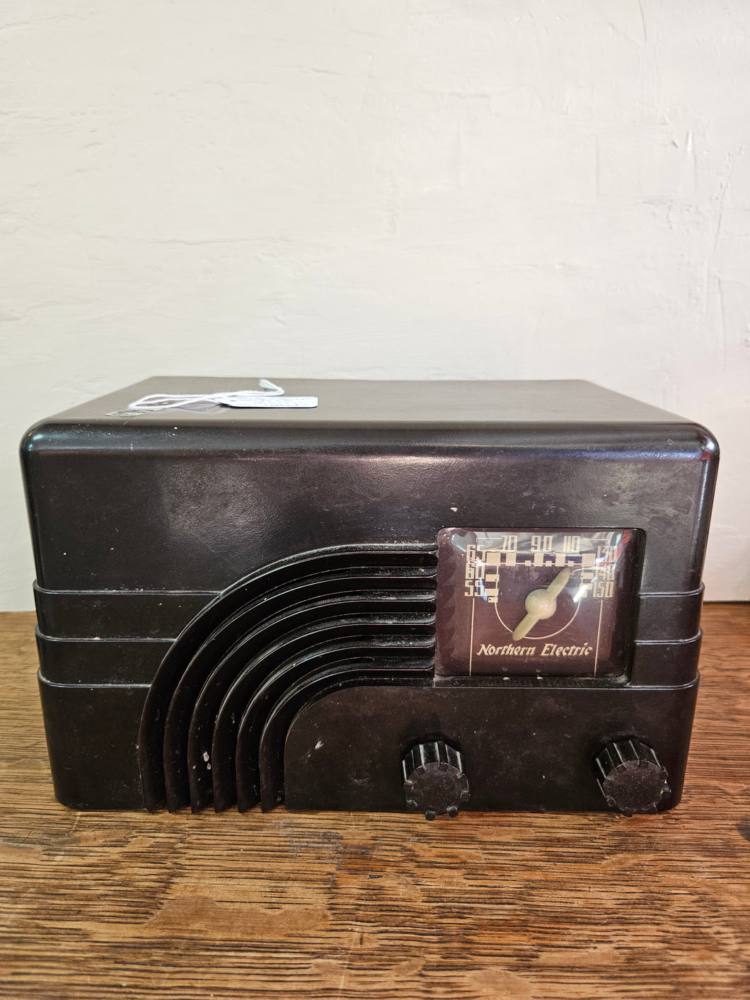 003 Baby Champ Bakelite Radio (works)