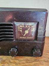 Load image into Gallery viewer, 003 Baby Champ Bakelite Radio (works)
