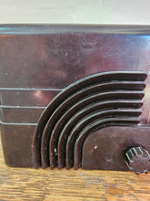 Load image into Gallery viewer, 003 Baby Champ Bakelite Radio (works)
