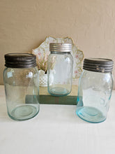 Load image into Gallery viewer, Vintage Blue Crown Mason Jars with Lids 42206
