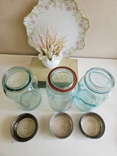 Load image into Gallery viewer, Vintage Blue Crown Mason Jars with Lids 42206
