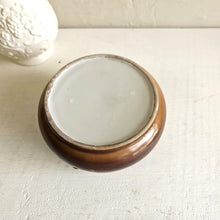 Load image into Gallery viewer, Vintage Vienna Style Pocelain Trinket Box (Round) 42505
