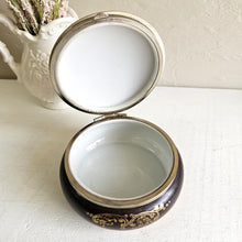 Load image into Gallery viewer, Vintage Vienna Style Pocelain Trinket Box (Round) 42505
