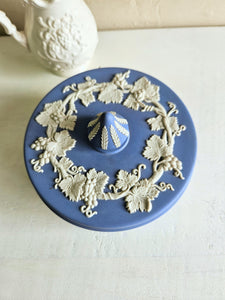 Wedgwood Blue Jasperware Grapevine Lidded Trinket Jewelry Box 023