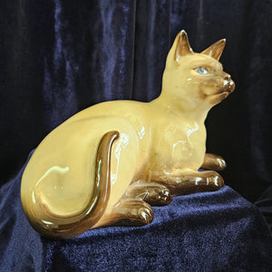 #1559 Beswick Siamese Cat Laying Down Figurine 42503