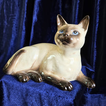 Load image into Gallery viewer, #1559 Beswick Siamese Cat Laying Down Figurine 42503
