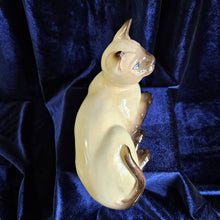 Load image into Gallery viewer, #1559 Beswick Siamese Cat Laying Down Figurine 42503

