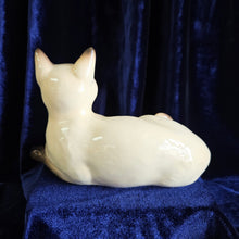 Load image into Gallery viewer, #1559 Beswick Siamese Cat Laying Down Figurine 42503
