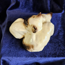 Load image into Gallery viewer, Beswick Siamese Cat Pair Laying Down 42503
