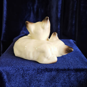 Beswick Siamese Cat Pair Laying Down 42503