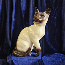 Load image into Gallery viewer, #1882 Large Beswick Siamese Cat Sitting Up 25 08
