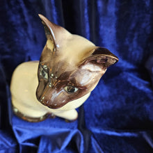Load image into Gallery viewer, #1882 Large Beswick Siamese Cat Sitting Up 25 08
