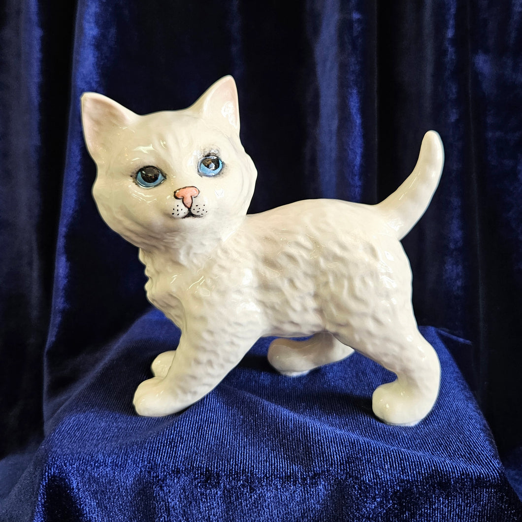 Beswick White Persian Kitten 25 08