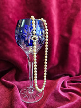 Load image into Gallery viewer, Cultured Pearl Necklace with 9kt Garnet &amp; White Pearl Clasp –42507
