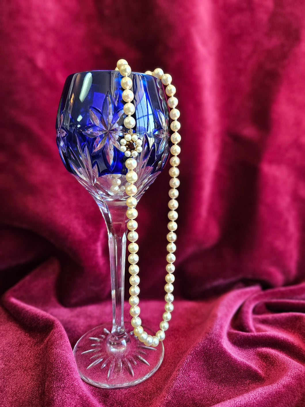 Cultured Pearl Necklace with 9kt Garnet & White Pearl Clasp –42507