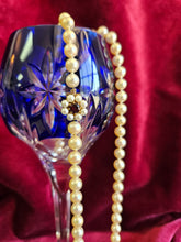Load image into Gallery viewer, Cultured Pearl Necklace with 9kt Garnet &amp; White Pearl Clasp –42507
